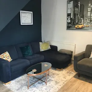 Holiday home 1 Phoenix Cottages, 403 High Street,
